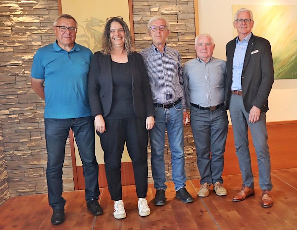 Der neue Vorstand: Franz Zettl, Vzbgm Johanna Tenschert, Peter Monz, Herbert Auer, RL Süd Horst Spitzer