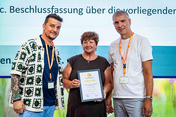Mit einer Ehrenurkunde würdigte der Verband die langjährige Tätigkeit und die besonderen Verdienste von Brigitte Kail.